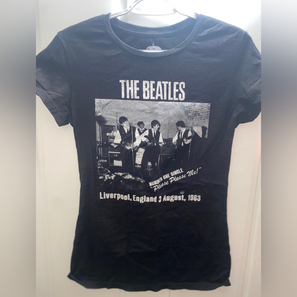 THE BEATLES Black and White Graphic Tee JRS ladies LARGE fits small